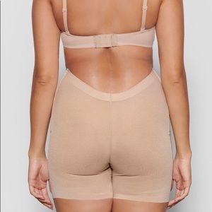 SKIMS Sheer Sculpt Low Back Short - Clay, Size XL *NWT*